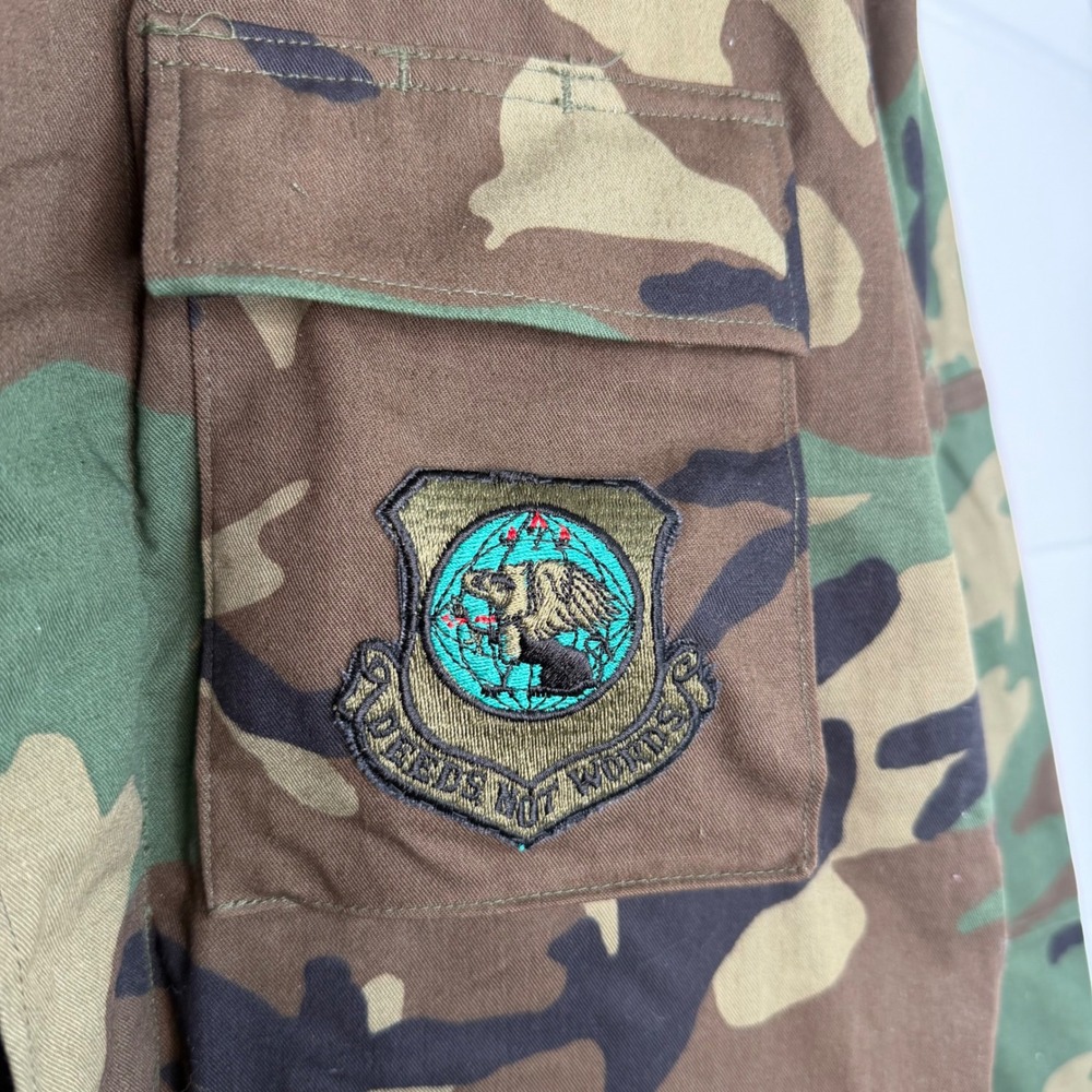 Army‎ Camo Field Jacket Medium Regular "Deeds Not Words" Patch - Picture 3 of 10